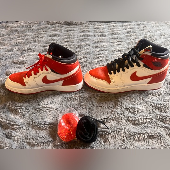 Like new Nike Air Jordan retro OG heritage sneakers - Picture 2 of 6